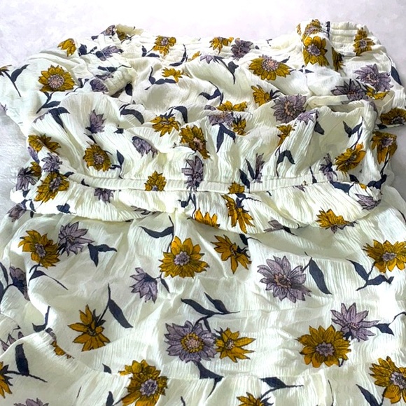 EUC: Old Navy - Floral Sundress 🌻 - Picture 2 of 3